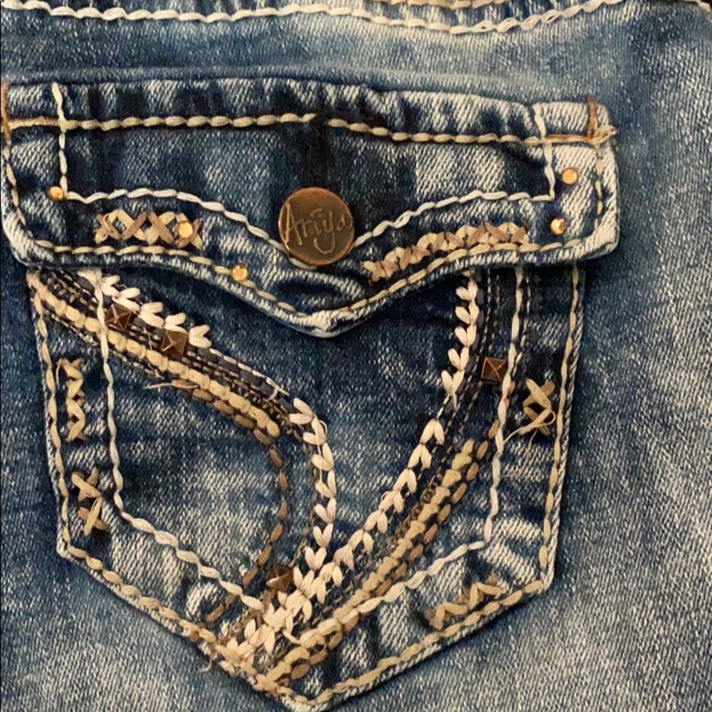 Aríya Jeans - Picture 3 of 9